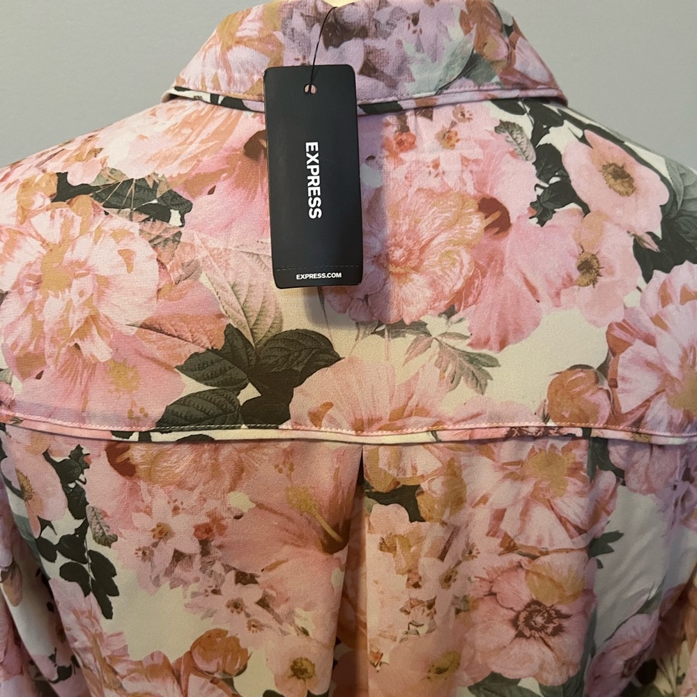 Express Women’s Blouse Floral Pink Green Cream Button Down XSmall New With Tags - Picture 6 of 8